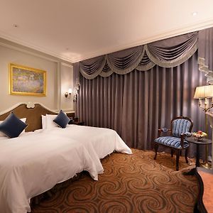 Deluxe Zimmer mit Kingsize-Bett